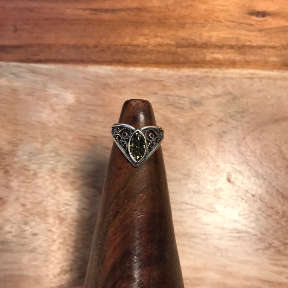Boutique ring
